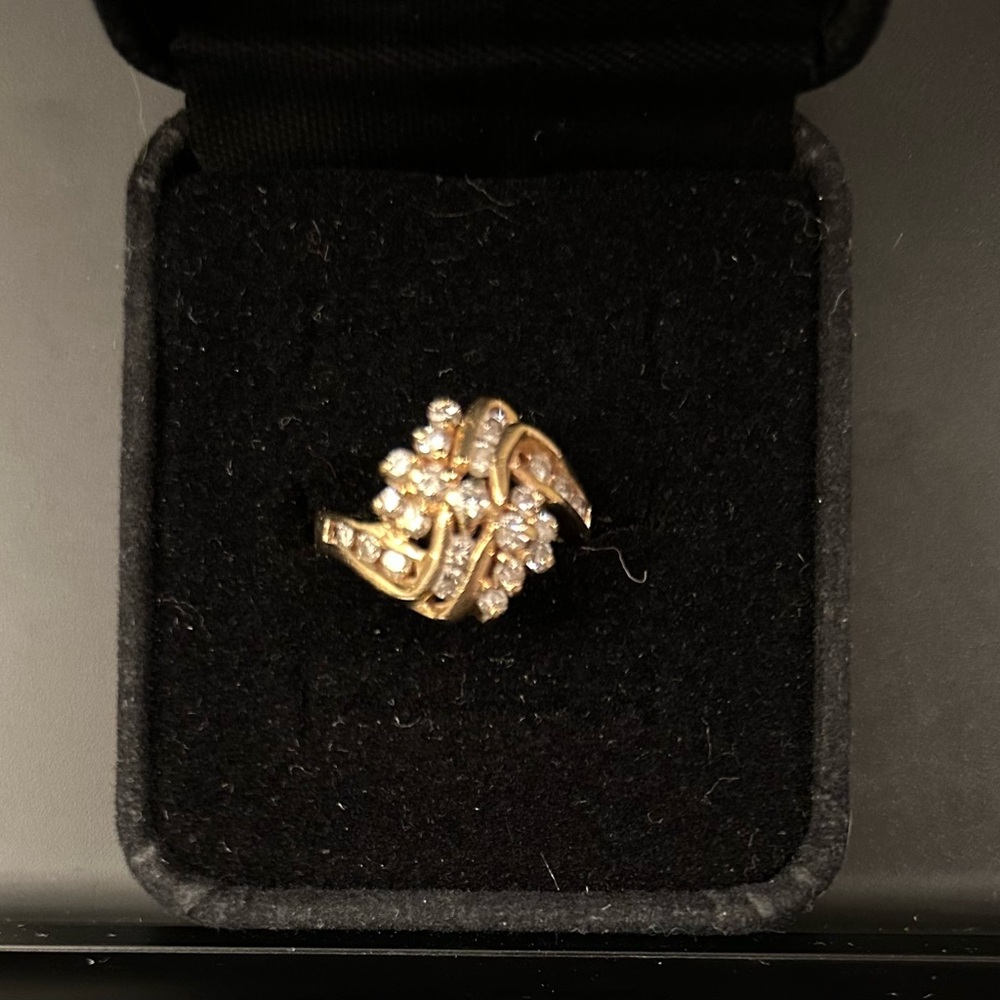 Elegant solid 14k Gold Ring with genuine Diamond Accents